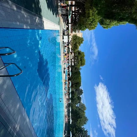 Flat For 6 With 12 Shared Pools - Beahost Ferienhaus *