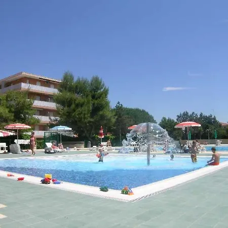 Semesterbostad Flat For 6 With 12 Shared Pools - Beahost *