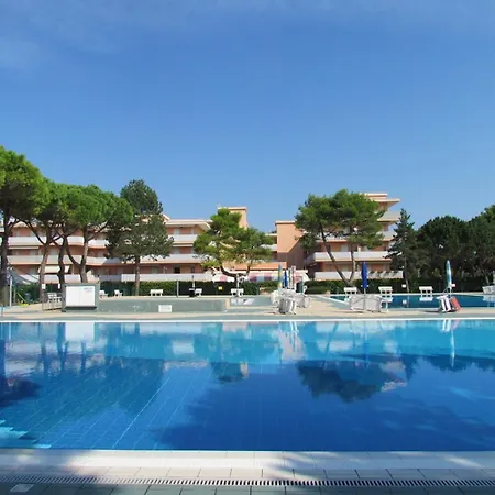 Flat For 6 With 12 Shared Pools - Beahost * Bibione